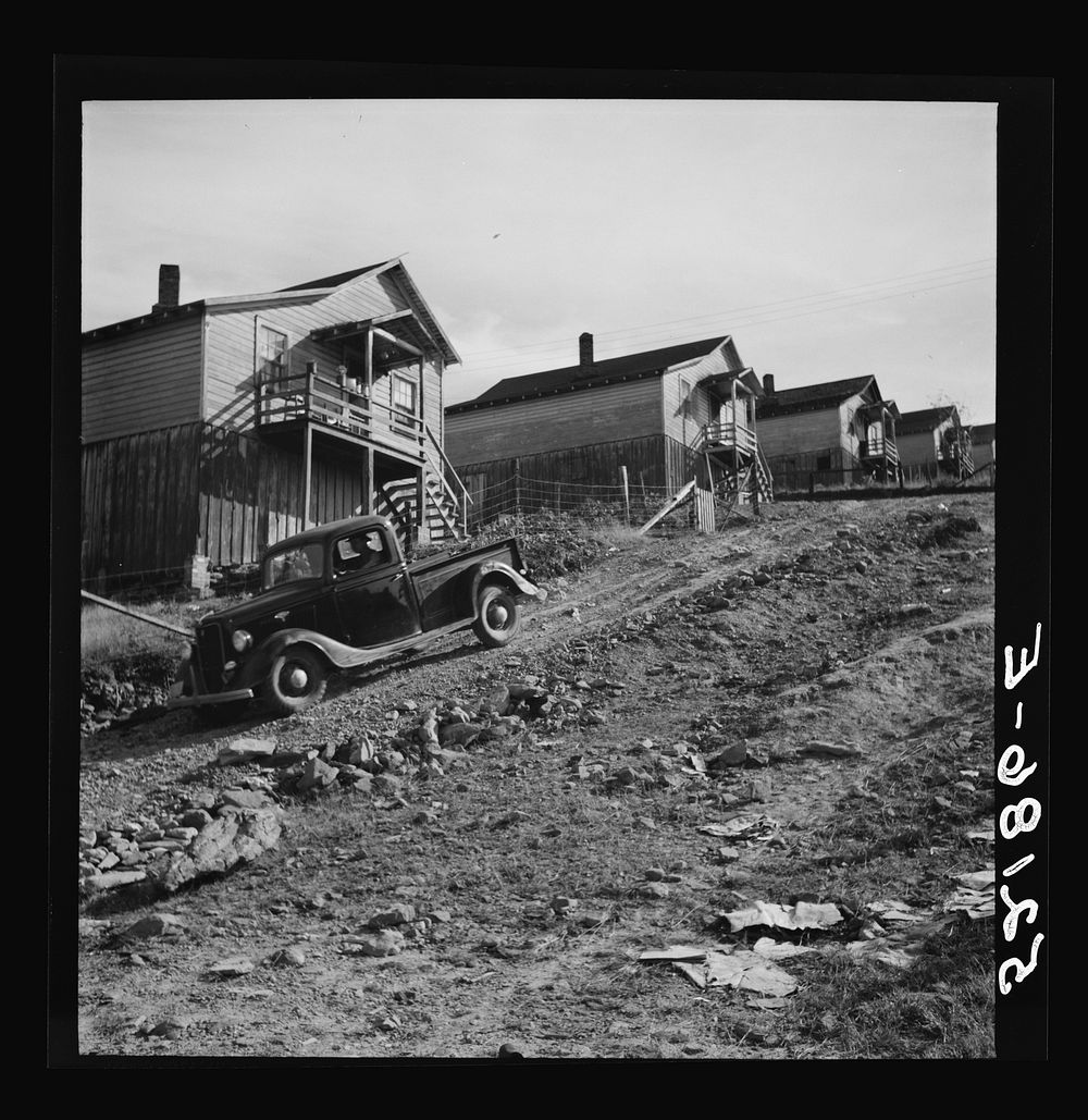 [Untitled photo, possibly related to: Copper miners' homes. Copperhill, Tennessee]. Sourced from the Library of Congress.