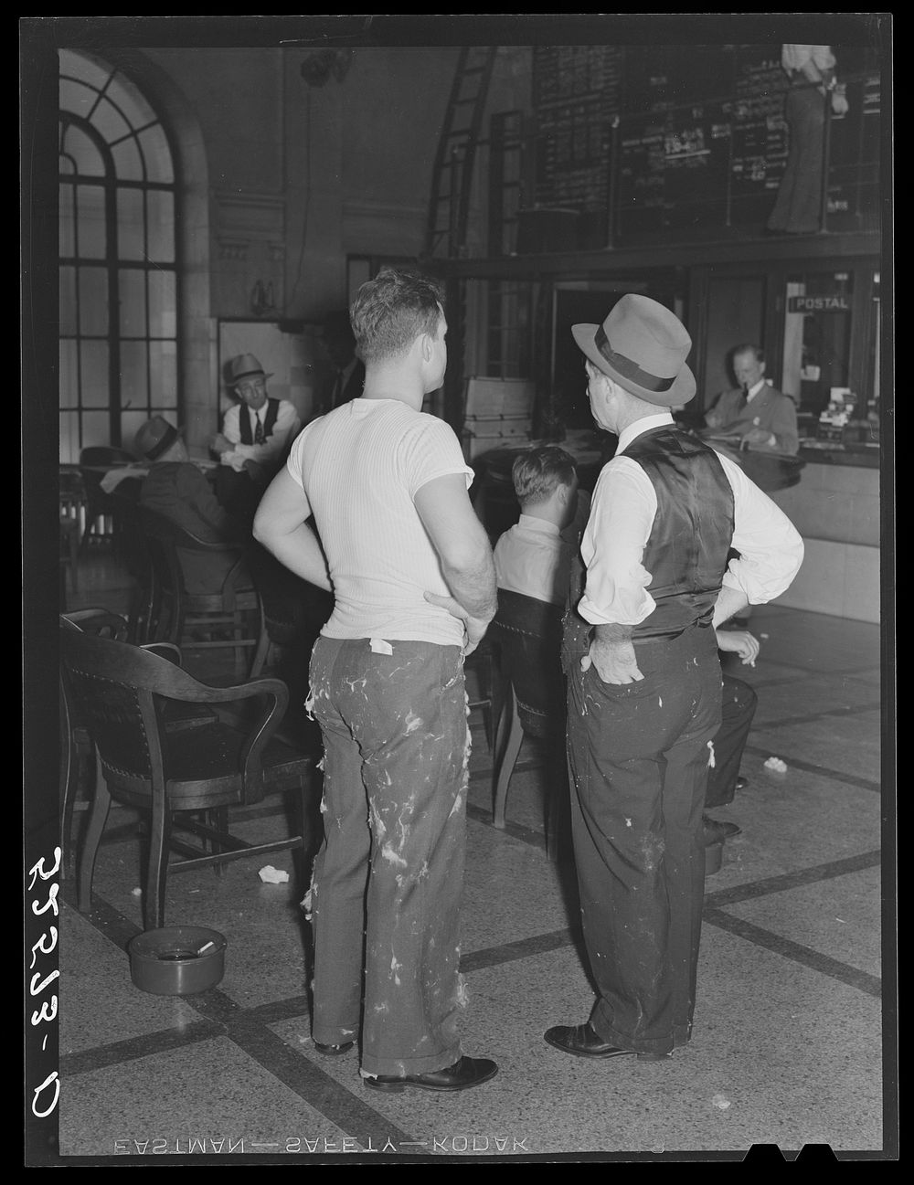 Cotton merchants with cotton lint on suits in Memphis cotton exchange, Tennessee. Sourced from the Library of Congress.