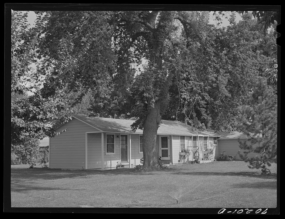 [Untitled photo, possibly related to: Manager's house at the FSA (Farm Security Administration) farm family migratory labor…