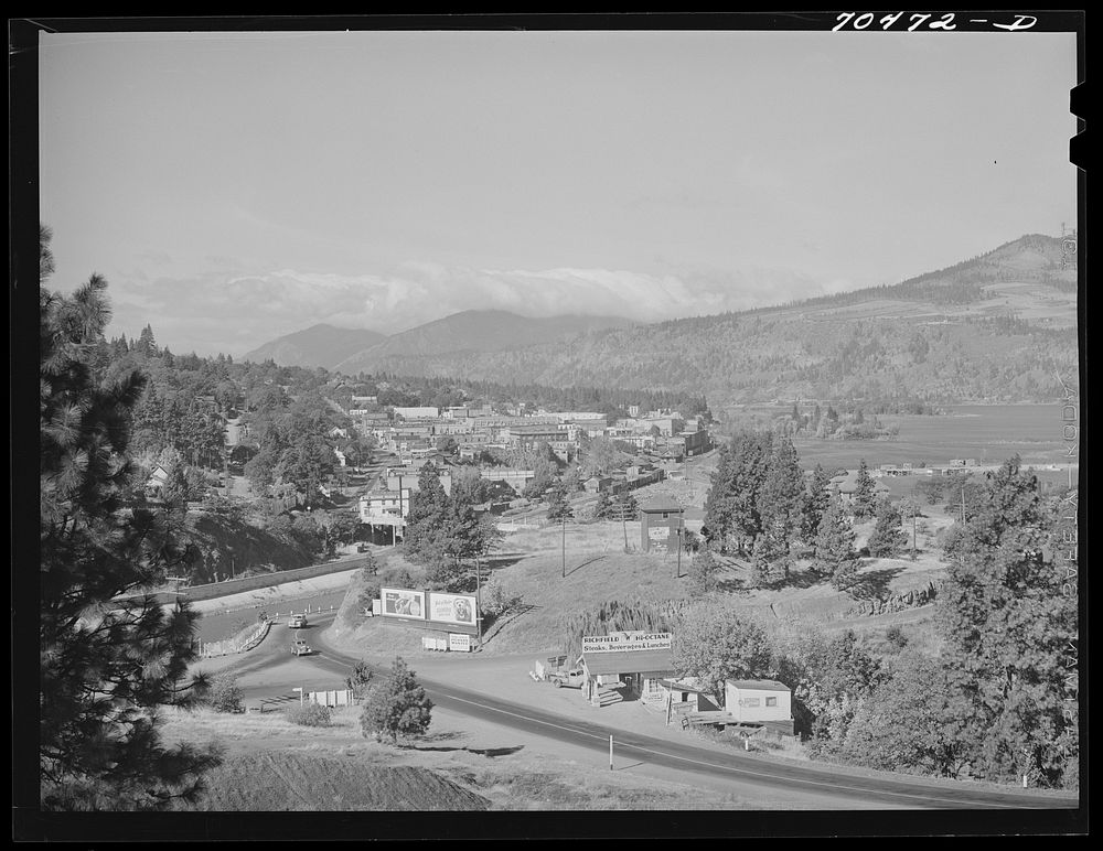 [Untitled photo, possibly related to: Hood River, Oregon, shipping and shopping center for Hood River Valley, where apples…