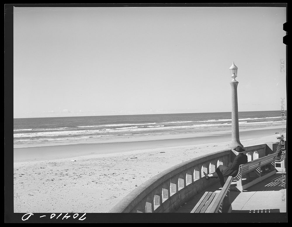 [Untitled photo, possibly related to: By the Pacific Ocean. Seaside, Oregon] by Russell Lee