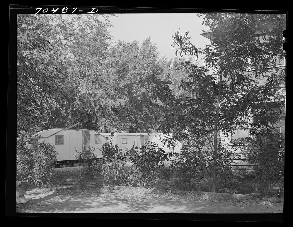 [Untitled photo, possibly related to: Trailers occupied by workmen at the Umatilla ordnance depot parked around a house in a…