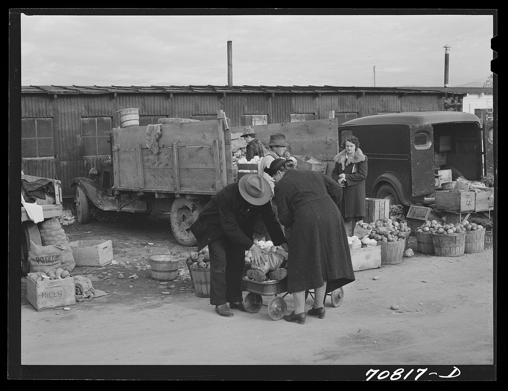 [Untitled photo, possibly related to: Farmers' market. Boise, Idaho] by Russell Lee