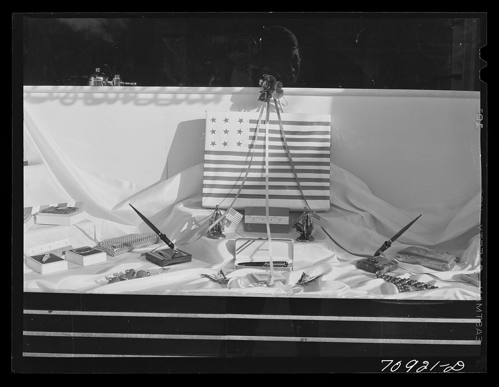 Jewelry store display window. Payette, Idaho by Russell Lee
