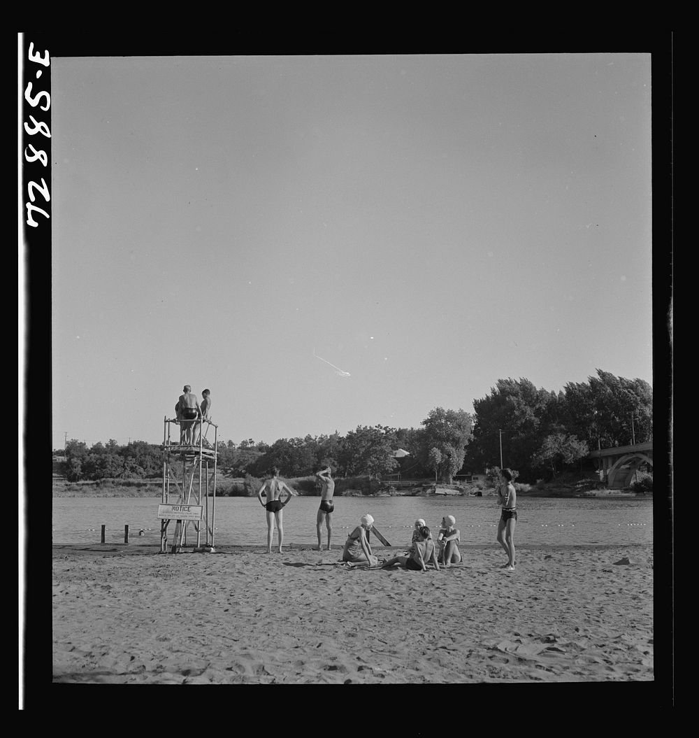 Redding, California. A free municipal beach on the Sacramento River by Russell Lee