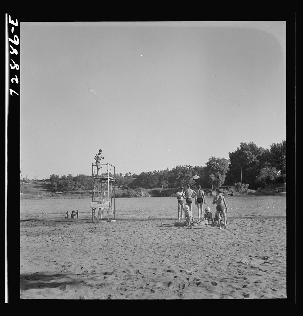 [Untitled photo, possibly related to: Redding, California. A free municipal beach on the Sacramento River] by Russell Lee