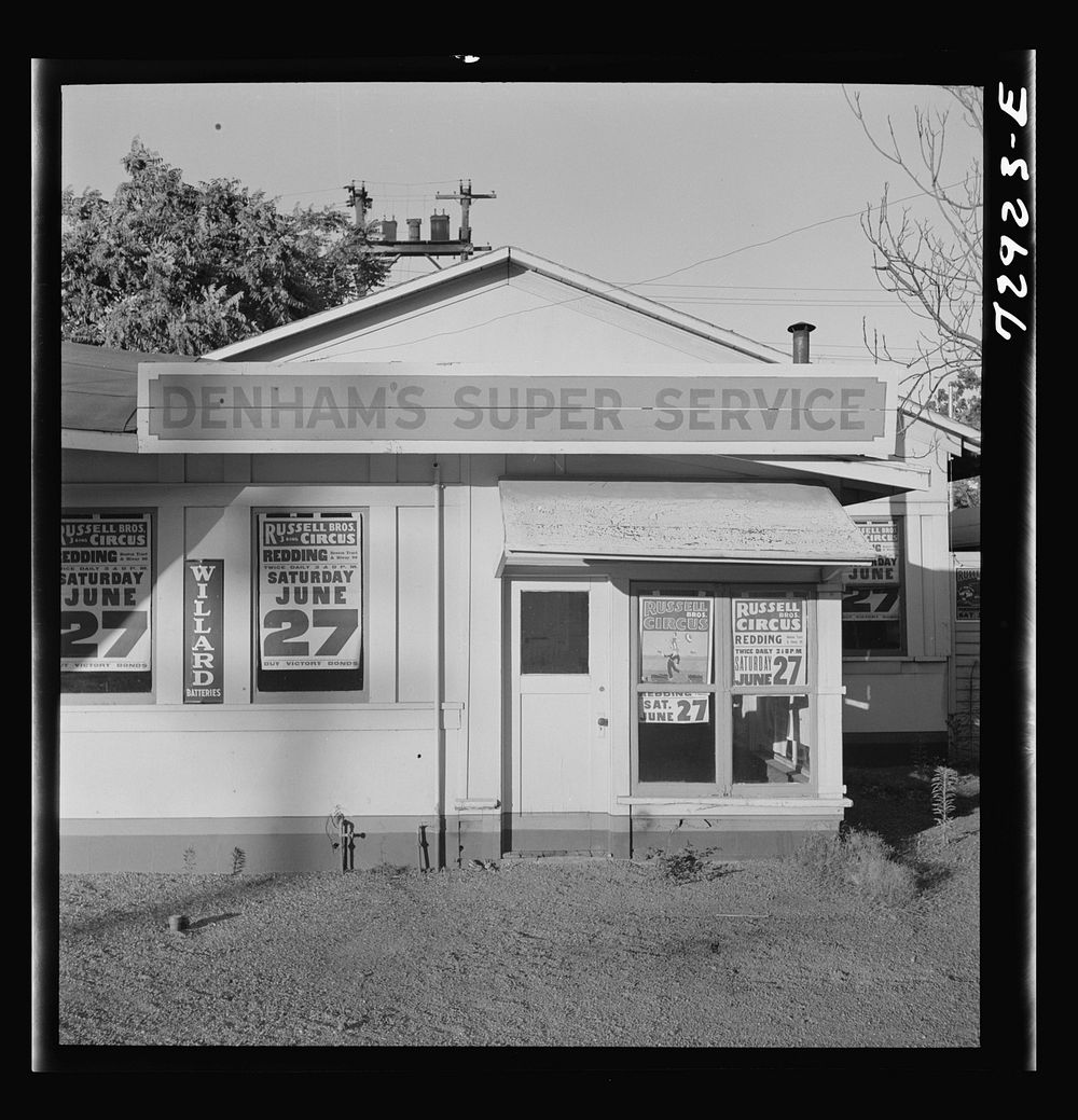 [Untitled photo, possibly related to: Shasta County, California. Filling stations close up as the tourist trade decreases]…