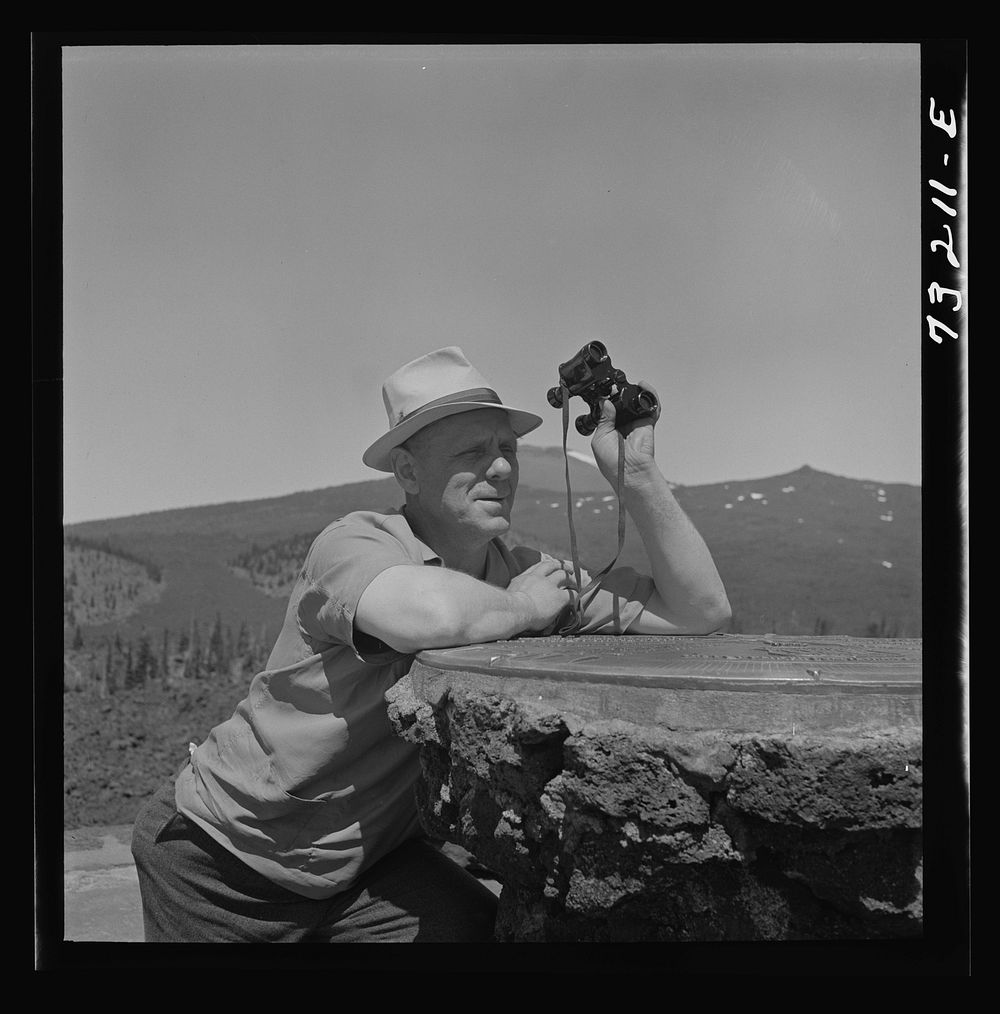 Lane County, Oregon. Tourist at the Dee Wright observation point by Russell Lee
