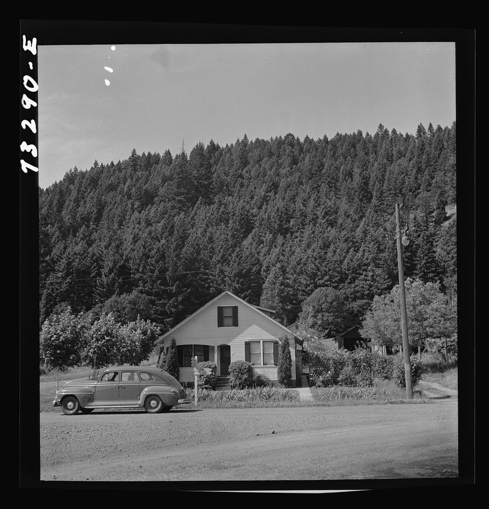 Oakridge, Oregon. House in a lumbering center by Russell Lee
