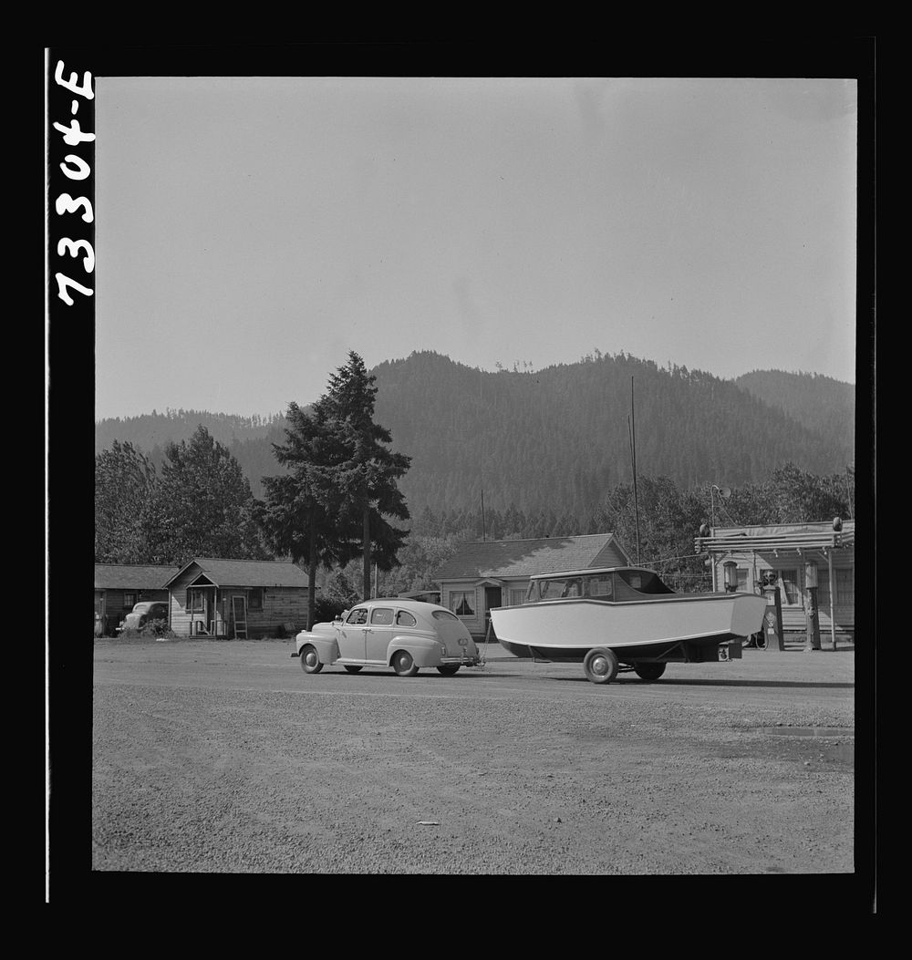 Oakridge, Oregon. Vacationist by Russell Lee