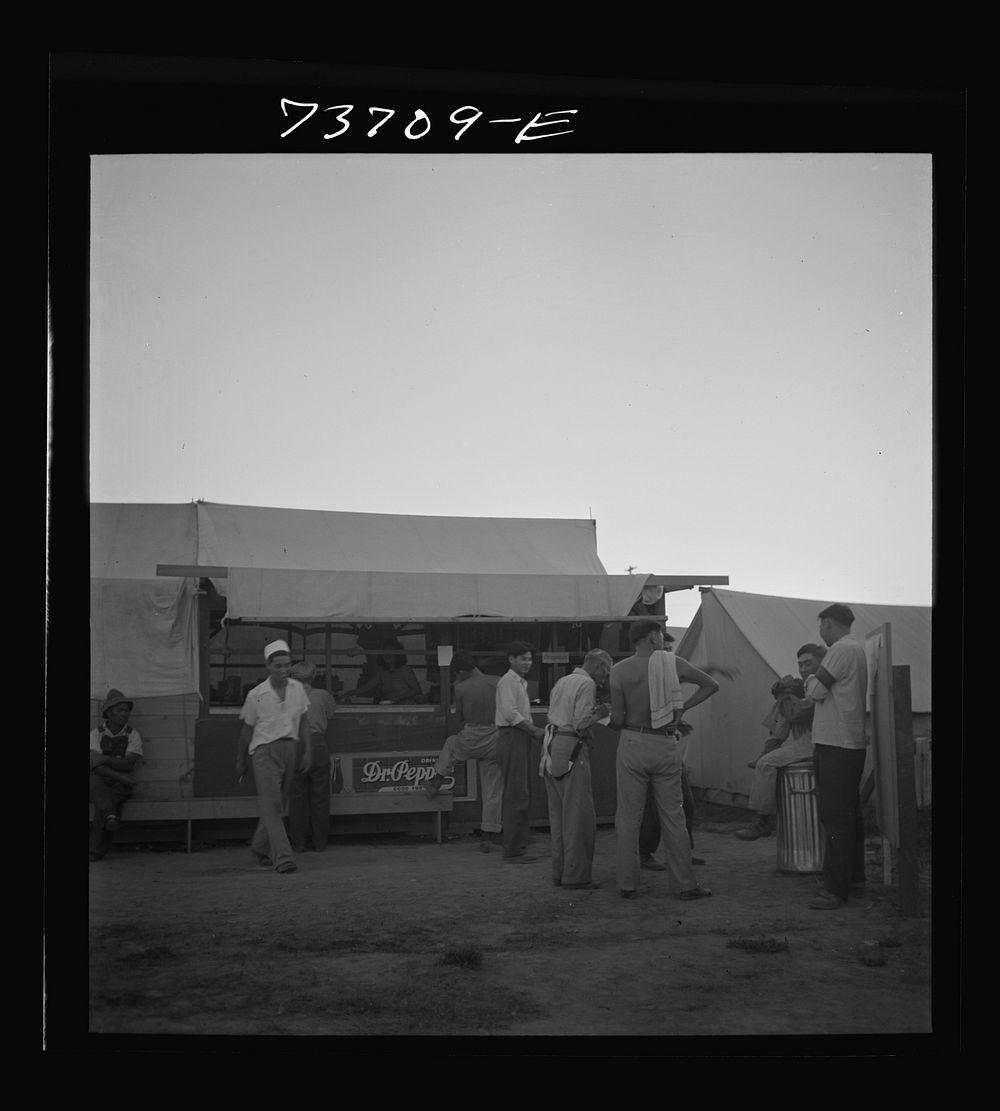 [Untitled photo, possibly related to: Nyssa, Oregon. FSA (Farm Security Administration) mobile camp. Canteen for soda pop…