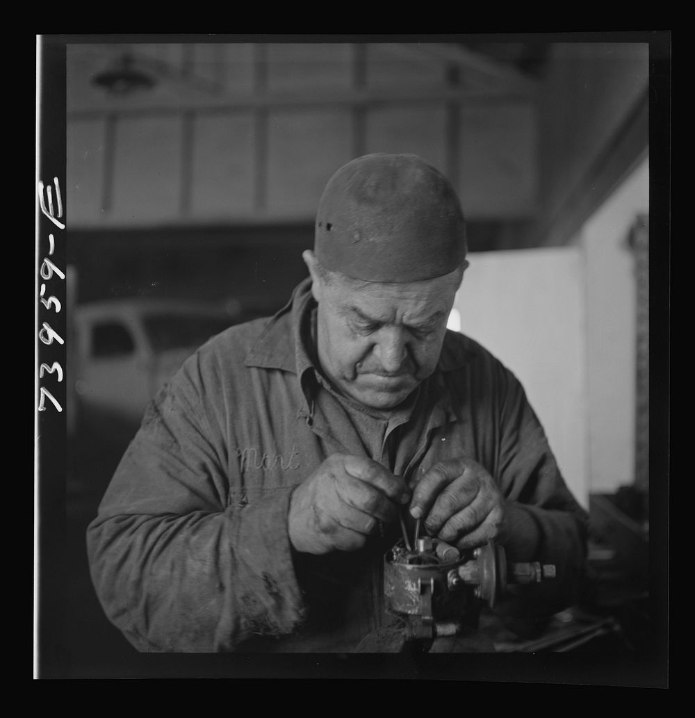 Burley, Idaho. Mechanic in garage Free Photo rawpixel