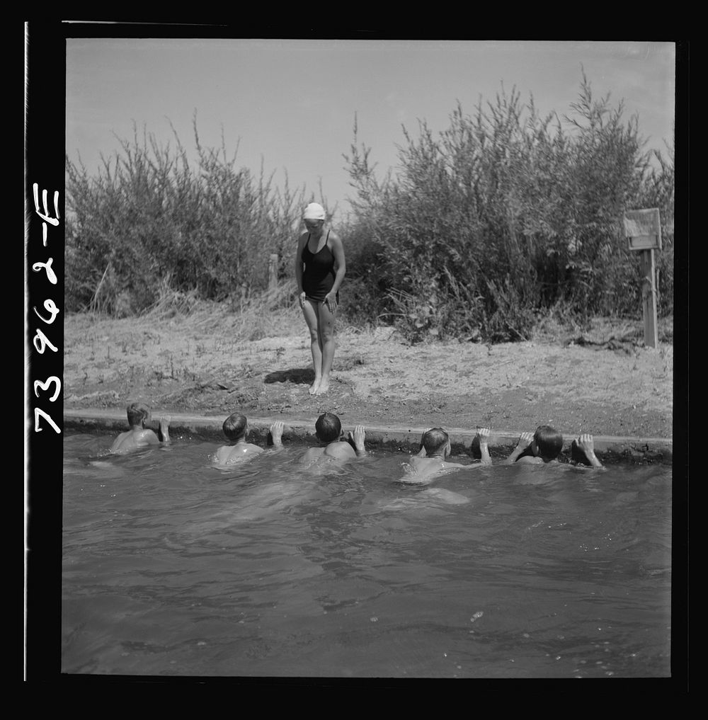 Rupert, Idaho. Swimming lesson by Russell Lee