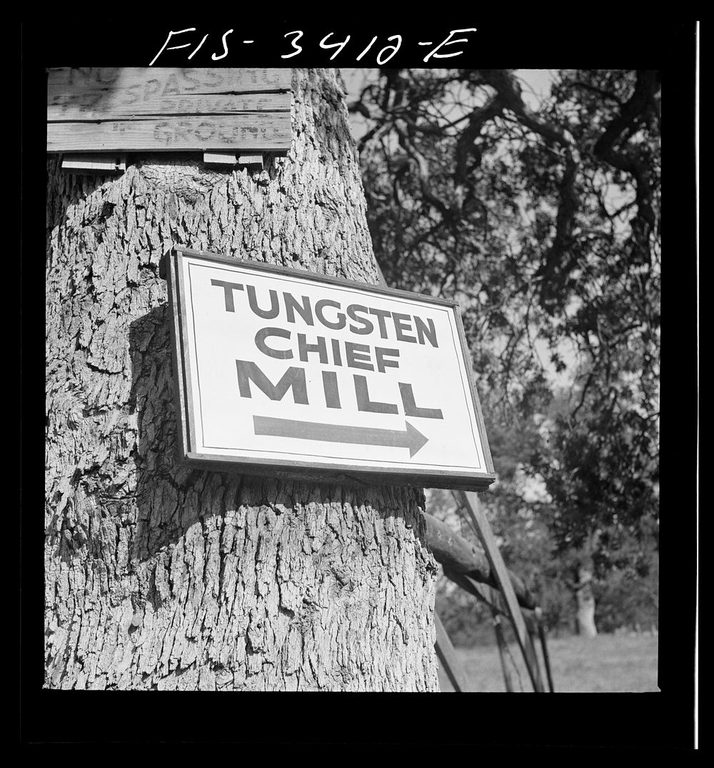 Kern County, California. Mill of the Tungsten Chief Mine. Sign by Russell Lee