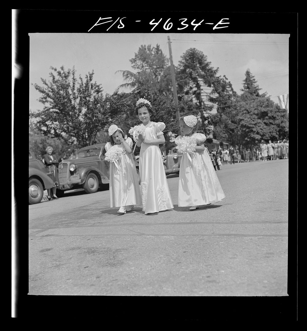 [Untitled photo, possibly related to: Queen and her court in the parade of the fiesta of the Holy Ghost. Santa Clara…