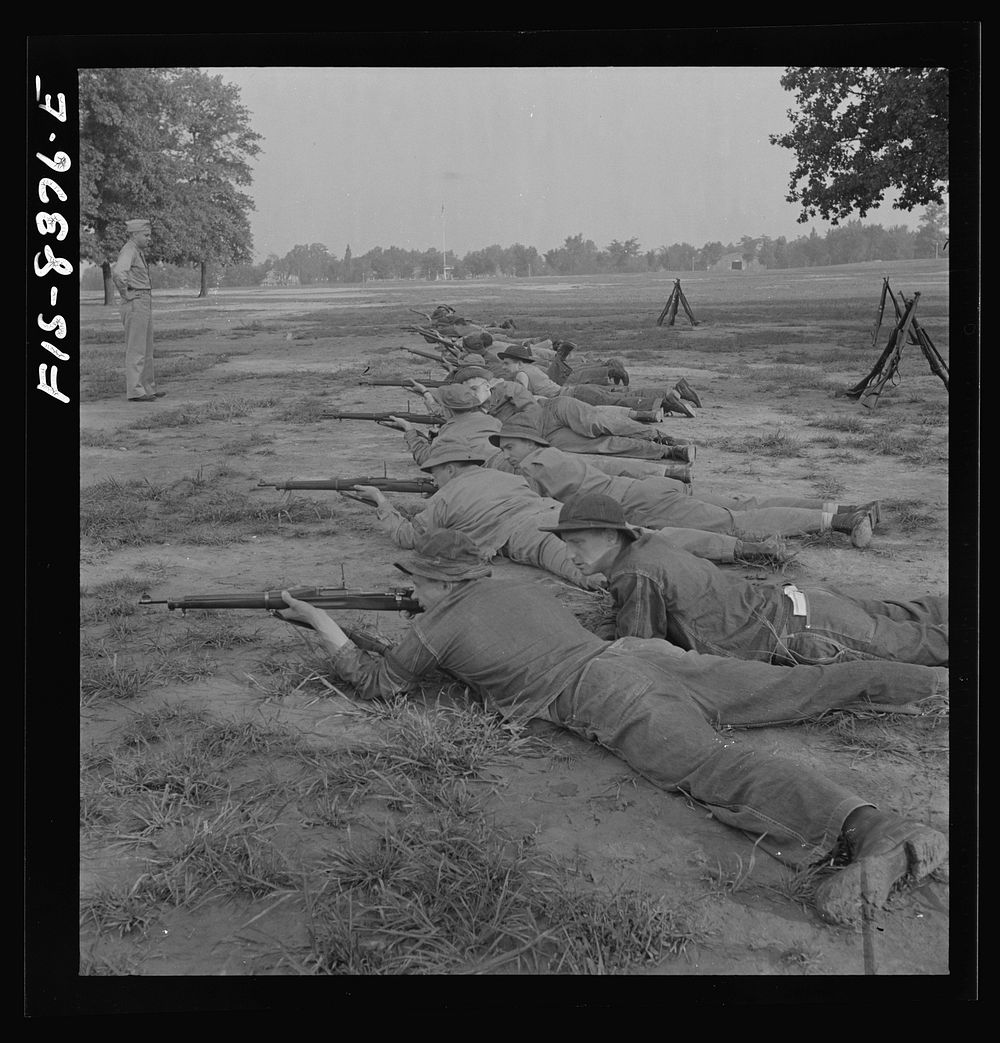 Fort Belvoir, Virginia. Sergeant George Camblair at a marksmanship class. Sourced from the Library of Congress.