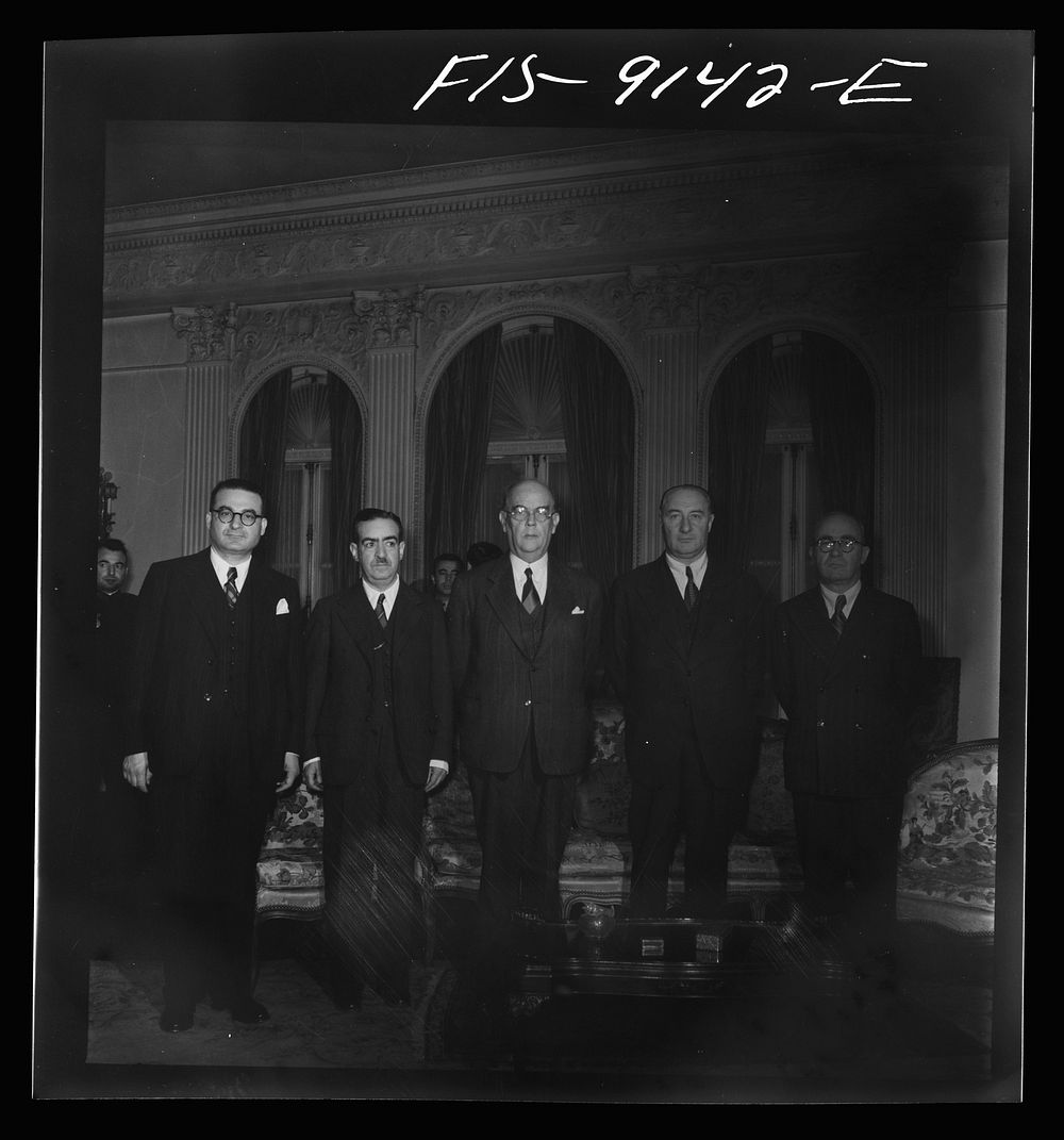 [Untitled photo, possibly related to: Washington, D.C. A group of Turkish journalists on a visit to the United States].…