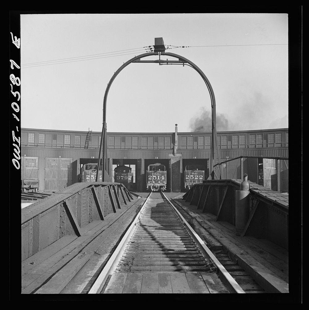 Chicago, Illinois. turntable roundhouse an Free Photo rawpixel