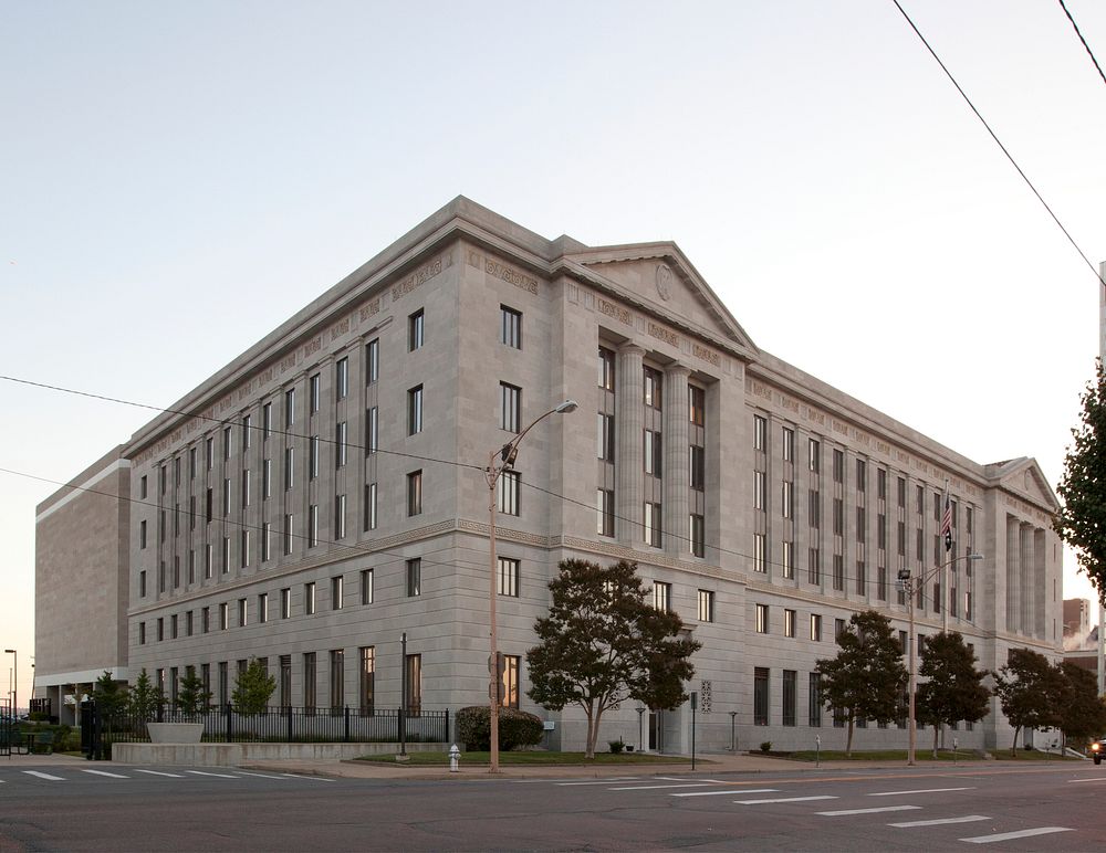 Exterior, Richard Sheppard Arnold U.S Post Office and Courthouse in Little Rock, Arkansas (2010) by Carol M. Highsmith.…
