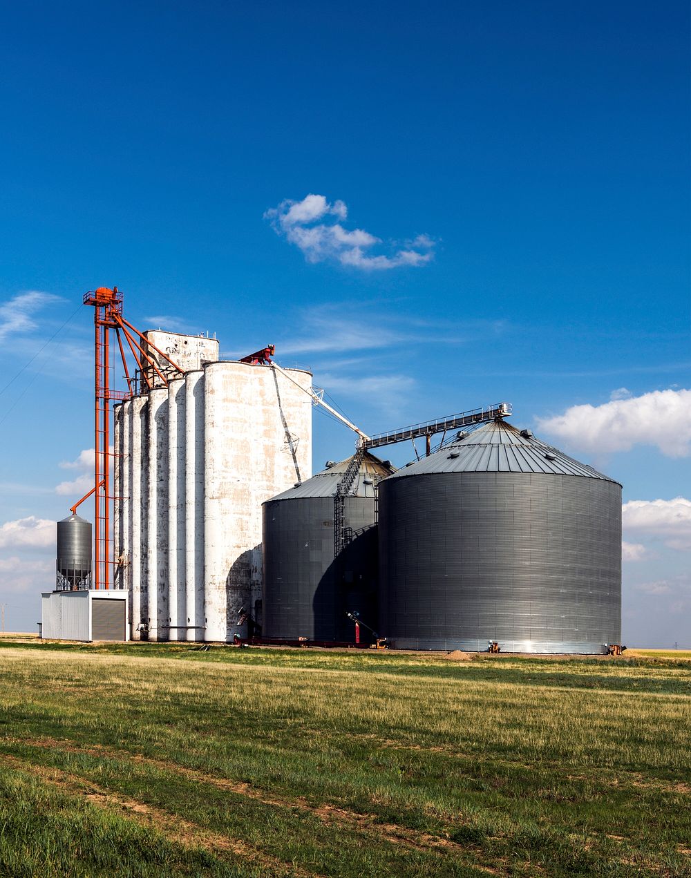 Grain elevators and related agricultural structures along Route 66. Original image from Carol M. Highsmith&rsquo;s America…