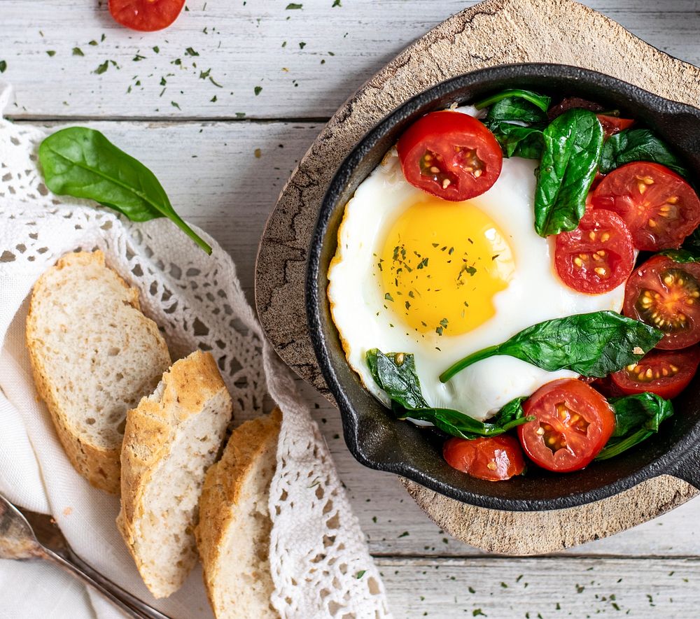 Freshly cooked egg and tomatoes in a pan