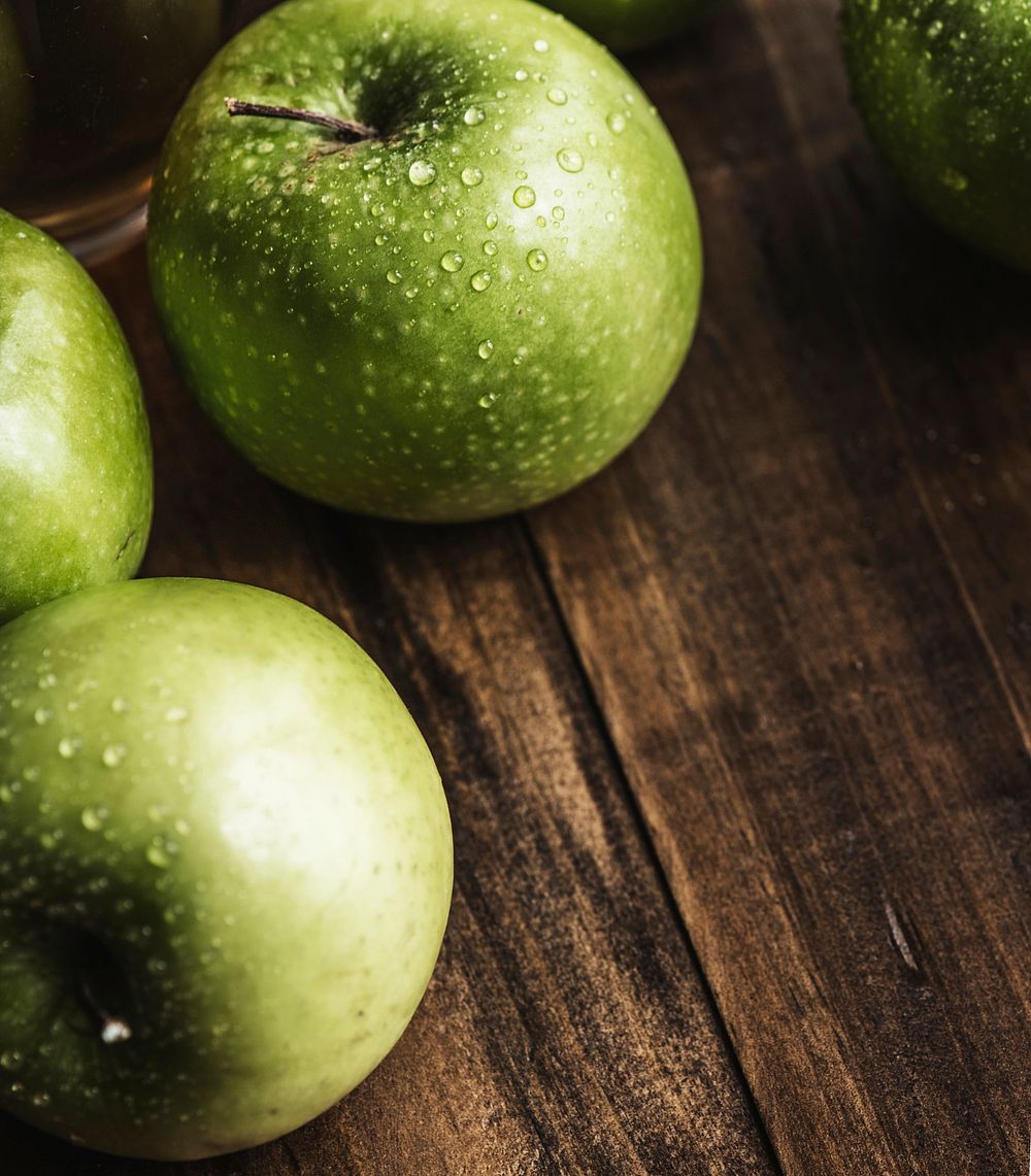 Free Photo  Closeup of fresh organic green apples