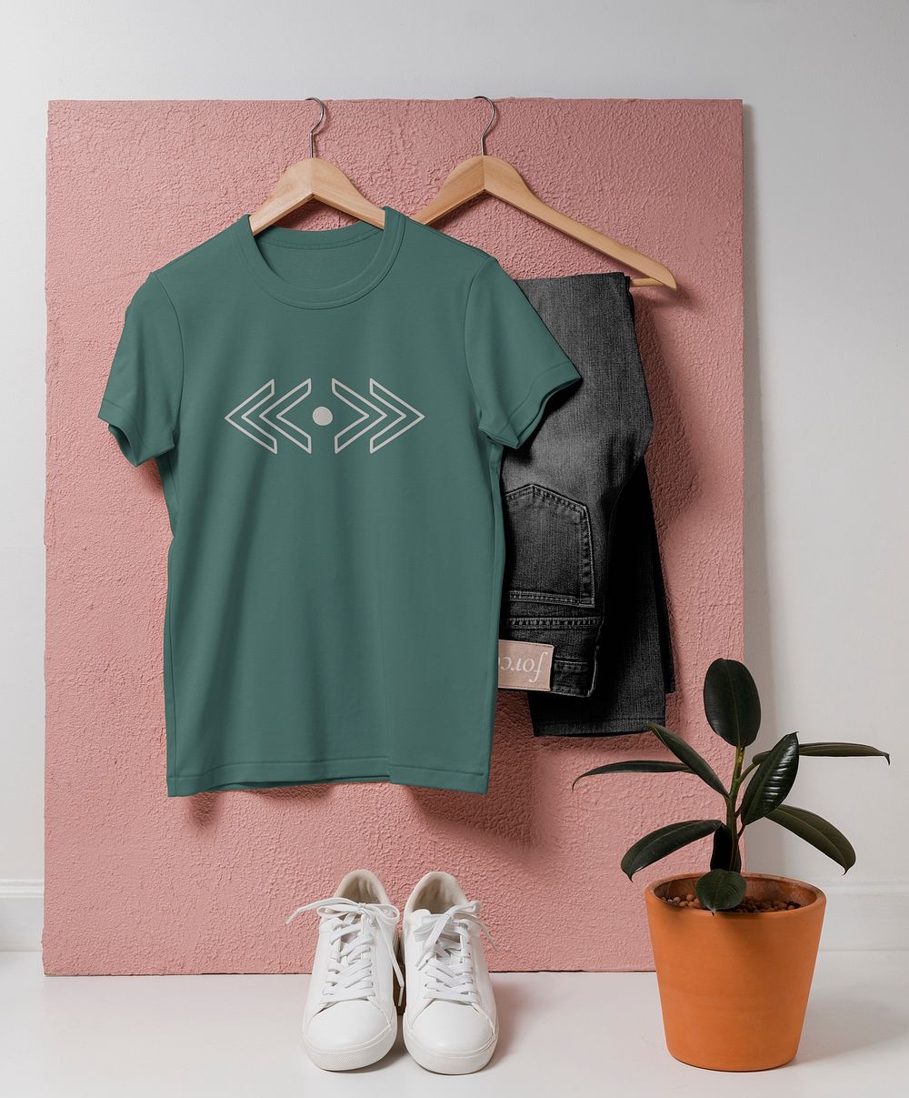 Printed t-shirt mockup, casual apparel in unisex design psd