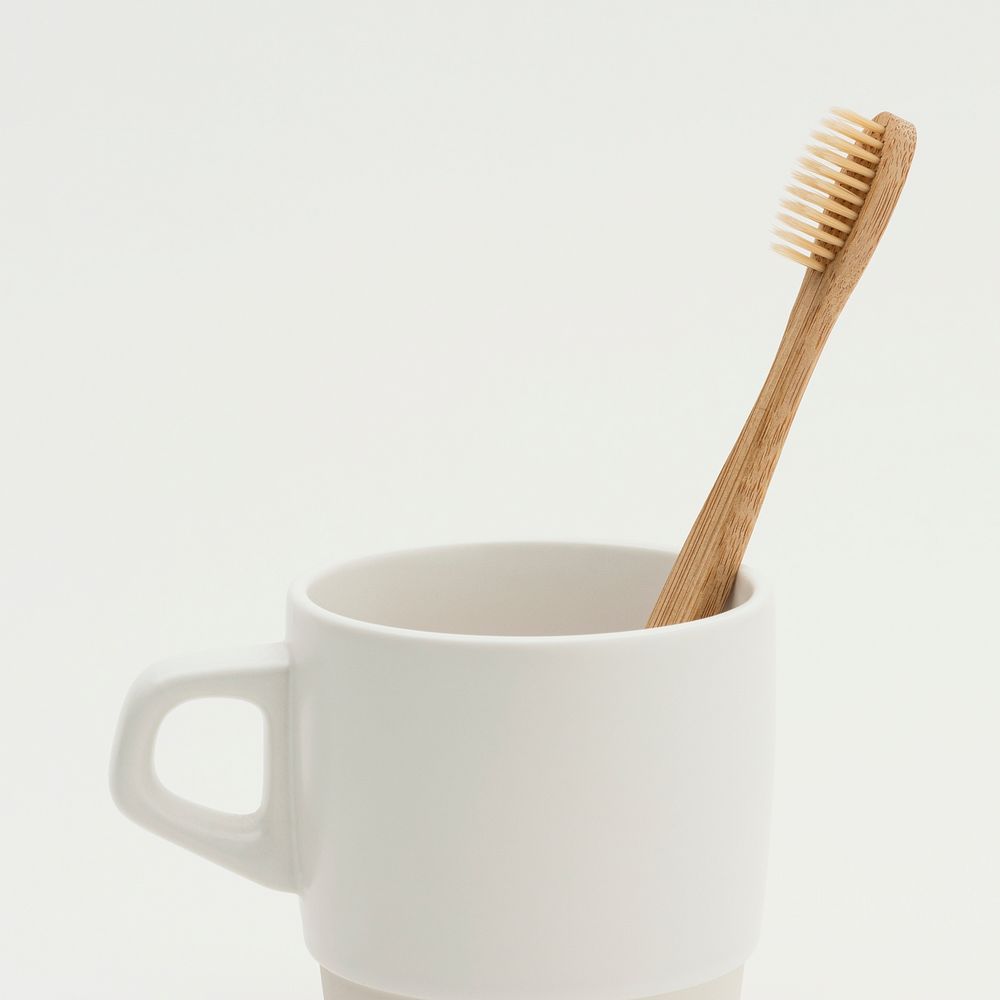 Natural bamboo toothbrushe​​​​​ in a cup
