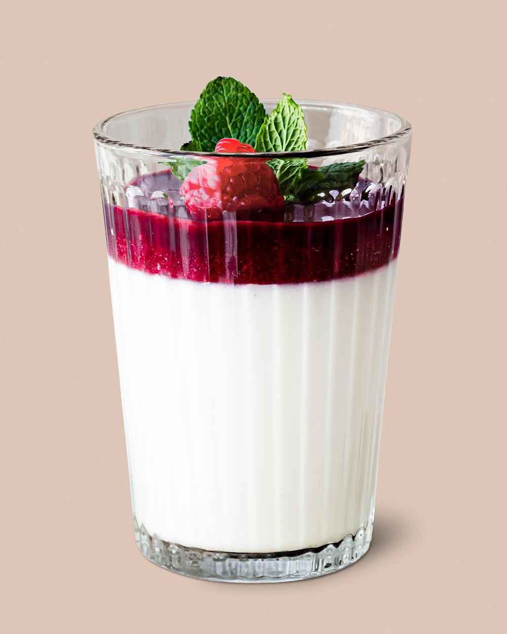 Vanilla panna cotta mockup psd with raspberry served in a glass
