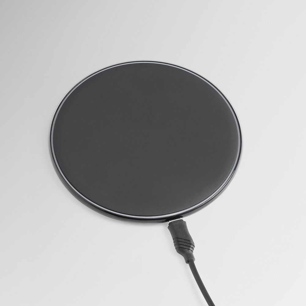 Wireless charger mockup psd digital device
