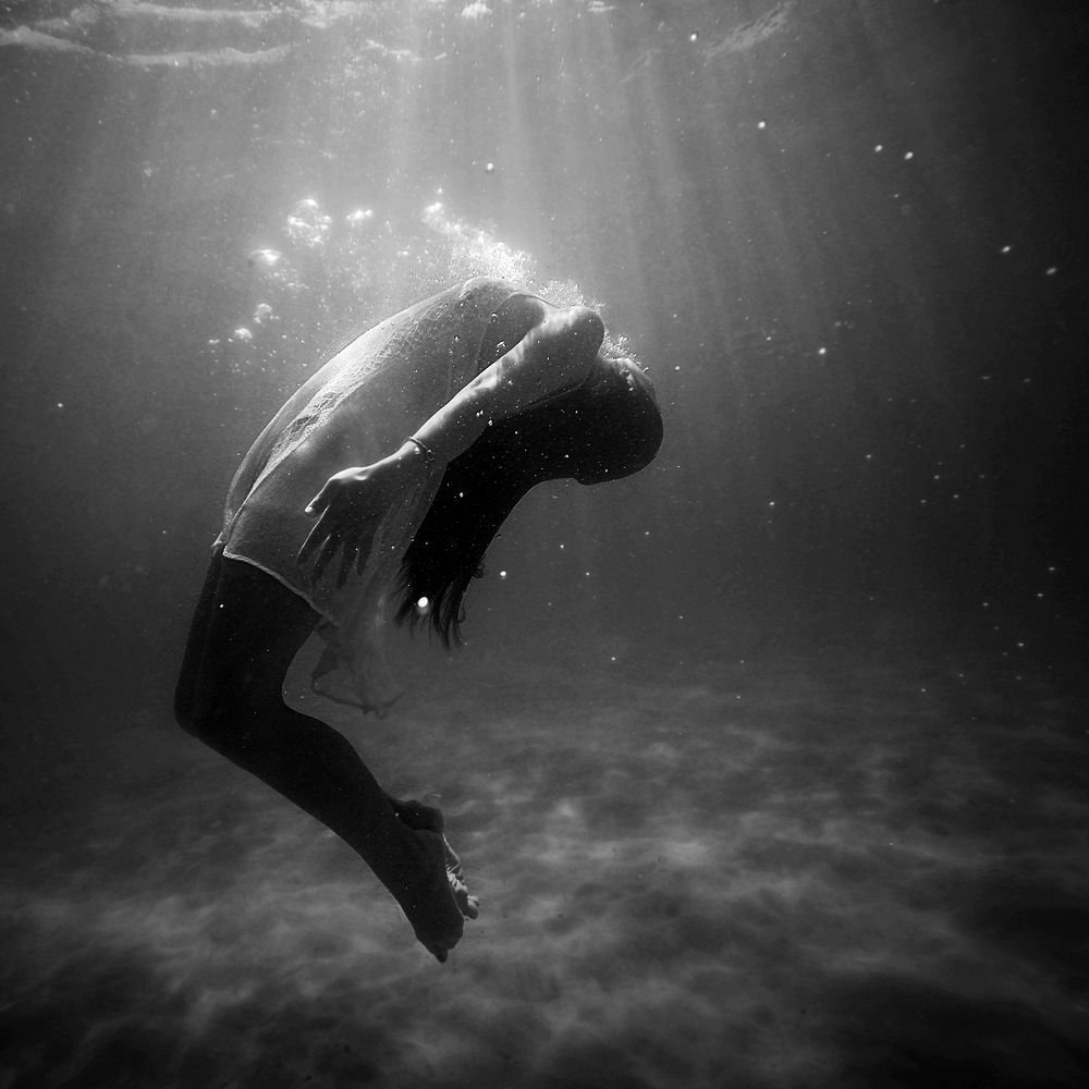 Lady underwater, free public domain CC0 photo