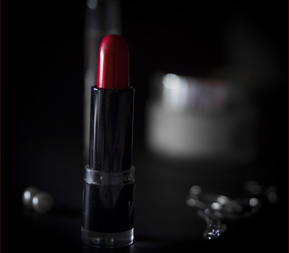 Cosmetics, make up, palette, beauty accessories photo, free public domain CC0 image.