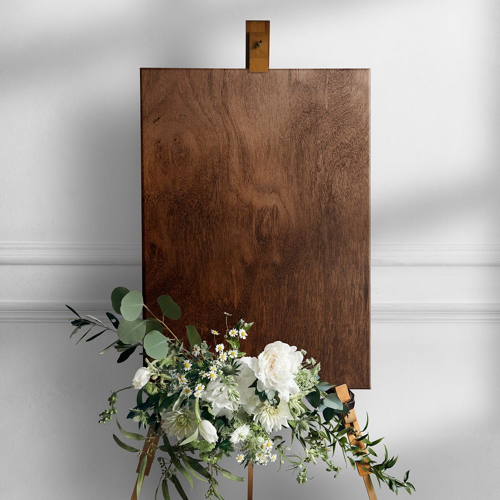 Wedding easel sign in wooden texture with flowers