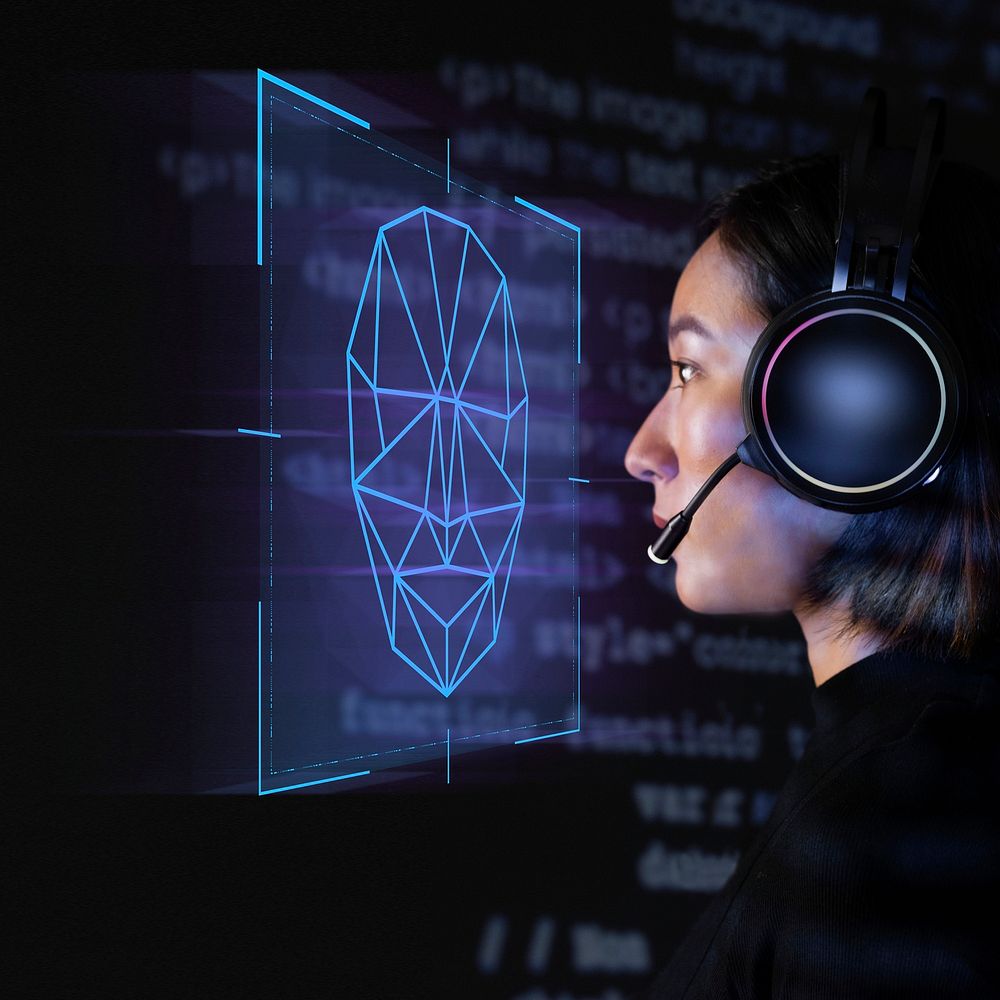 Female programmer scanning her face | Free Photo - rawpixel