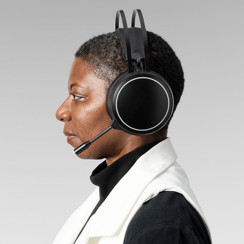 Female operator with headphones mockup psd