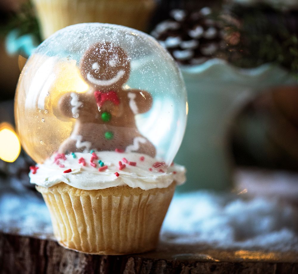 Snow globe cupcake for Christmas
