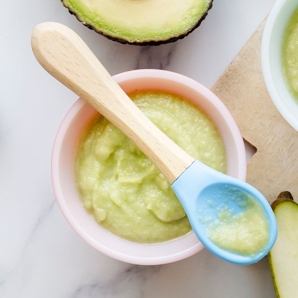 Homemade avocado puree baby food recipe 