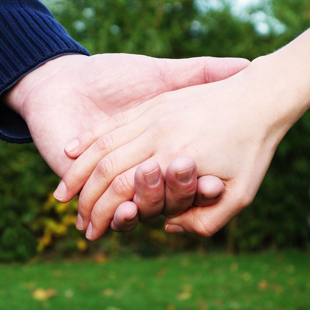 Couple holding hands, free public domain CC0 photo