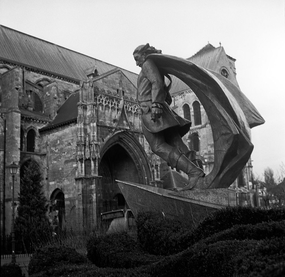 The statue is located in Ch?lons en Champagne, in front of Notre Dame en Vaux church. Original public domain image from…