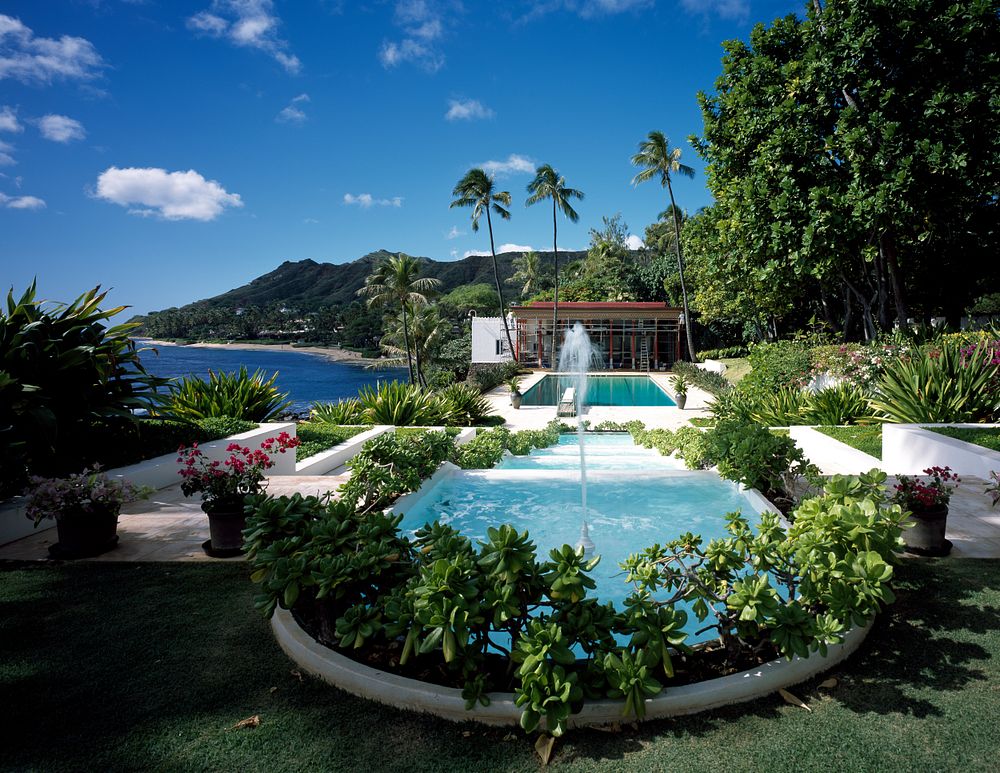 Shangri La is the Honolulu home of American philanthropist Doris Duke. Built in 1937, Shangri La houses an impressive…